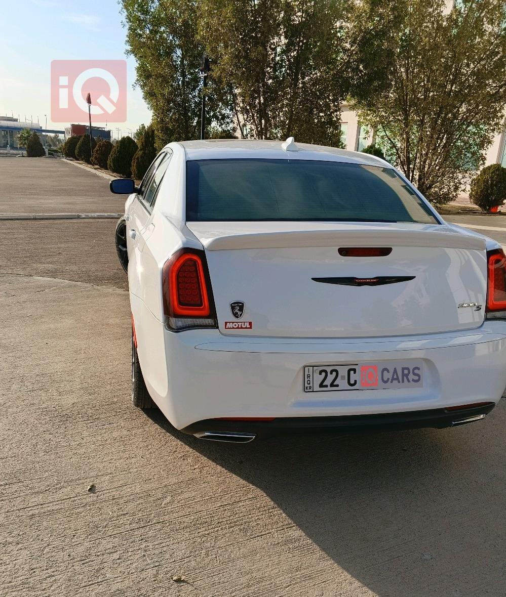 کرایسلەر 300